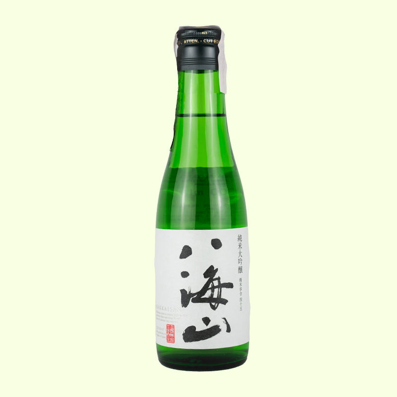 Una bottiglia di Hakkaisan Junmai Daiginjo da 300 ml